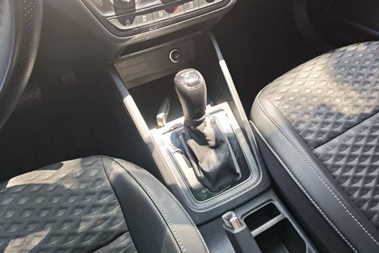 Used Skoda Kamiq 2020 1.5L Automatic Comfort Edition Gear Lever