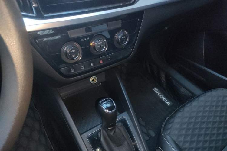 Used Skoda Kamiq 2020 1.5L Automatic Comfort Edition Gear Lever