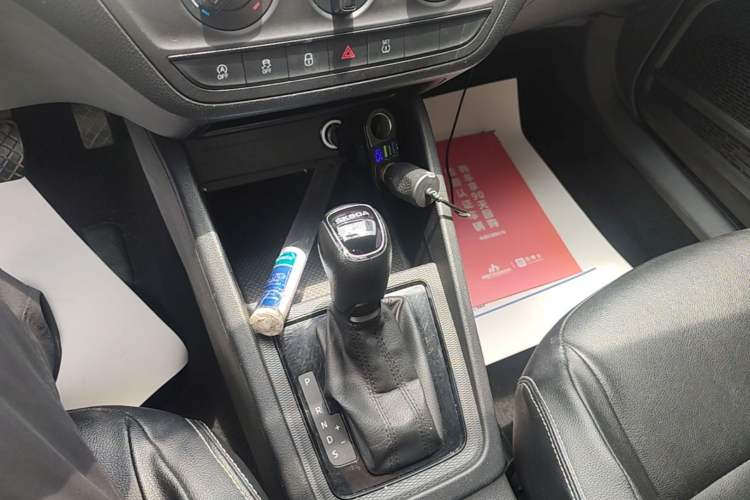 Used Skoda Kamiq 2020 1.5L Automatic Standard Edition Gear Lever