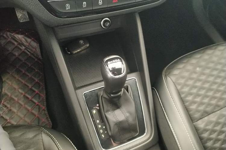 Used Skoda Kamiq 2020 1.5L Automatic Comfort Edition Gear Lever