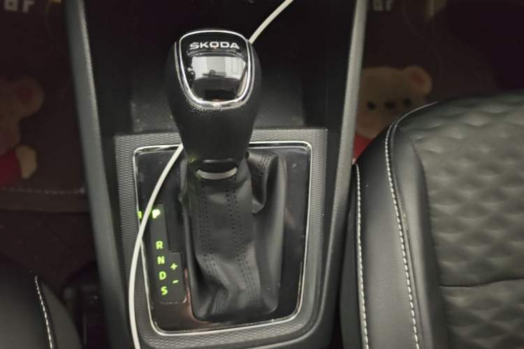 Used Skoda Kamiq 2020 1.5L Automatic Comfort Edition Gear Lever