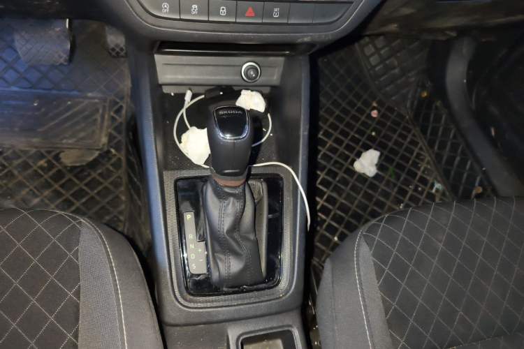 Used Skoda Kamiq 2020 1.5L Automatic Standard Edition Gear Lever