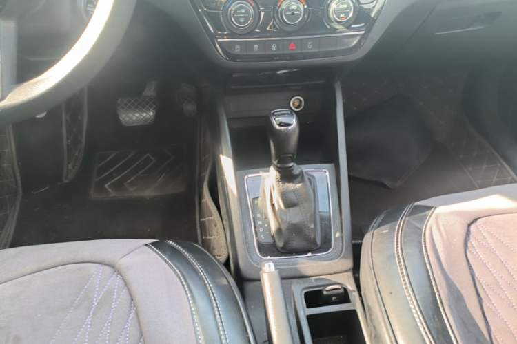 Used Skoda Kamiq 2020 1.5L Automatic Standard Edition Gear Lever