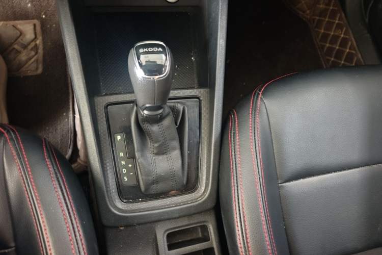 Used Skoda Kamiq 2020 1.5L Automatic Standard Edition Gear Lever