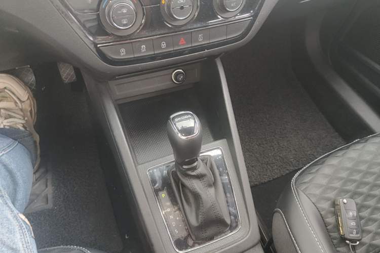 Used Skoda Kamiq 2020 1.5L Automatic Comfort Edition Gear Lever