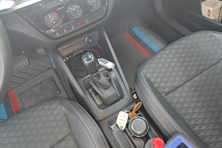 Used Skoda Kamiq 2020 1.5L Automatic Comfort Edition Gear Lever