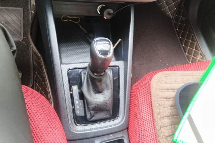Used Skoda Kamiq 2020 1.5L Automatic Standard Edition Gear Lever