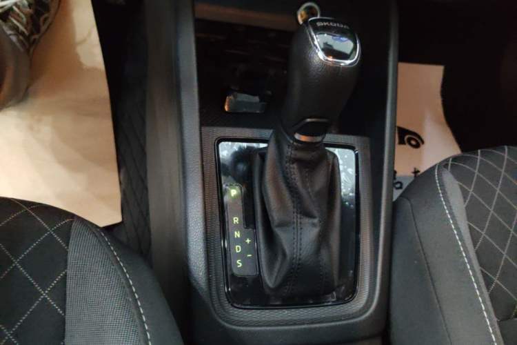 Used Skoda Kamiq 2020 1.5L Automatic Comfort Edition Gear Lever