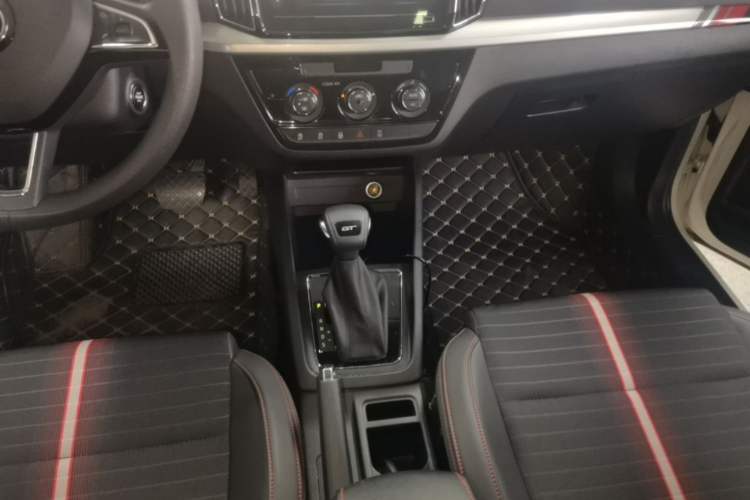Used Skoda Kamiq 2020 Facelifted GT TSI 230 DSG Flagship Edition China VI Standard Gear Lever