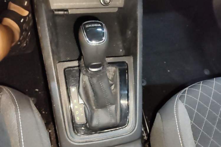 Used Skoda Kamiq 2020 1.5L Automatic Standard Edition Gear Lever