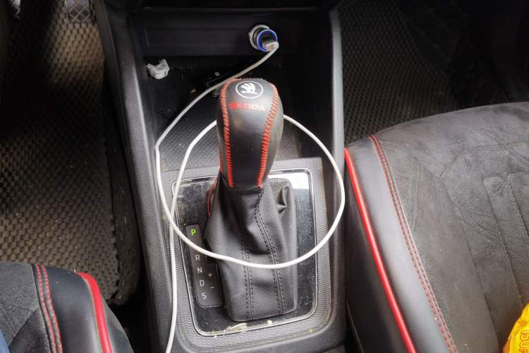 Used Skoda Kamiq 2020 1.5L Automatic Comfort Edition Gear Lever