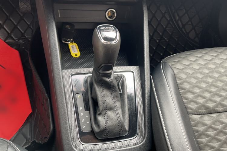Used Skoda Kamiq 2020 1.5L Automatic Comfort Edition Gear Lever