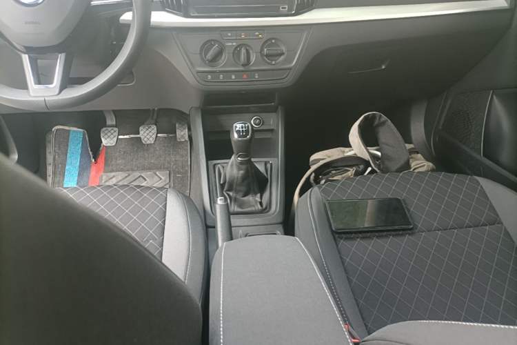 Used Skoda Kamiq 2020 1.5L Manual Standard Edition Gear Lever