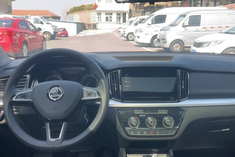 Used Skoda Kamiq 2020 1.5L Automatic Comfort Edition Interior 3