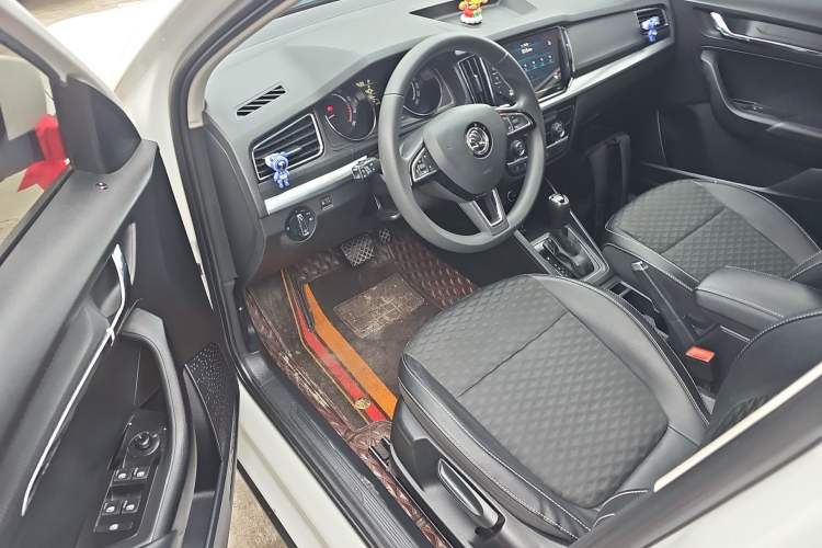 Used Skoda Kamiq 2020 1.5L Automatic Comfort Edition Interior 3