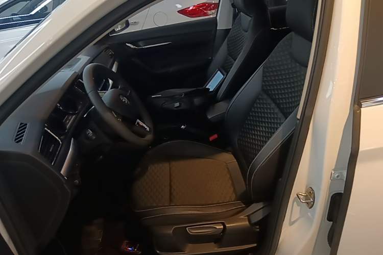 Used Skoda Kamiq 2020 1.5L Automatic Comfort Edition Left Front Seat