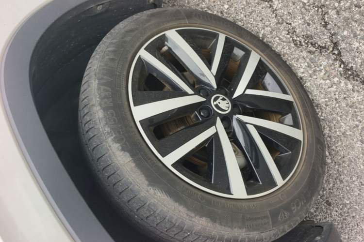 Used Skoda Kamiq 2020 1.5L Automatic Comfort Edition Left Front Wheel Hub