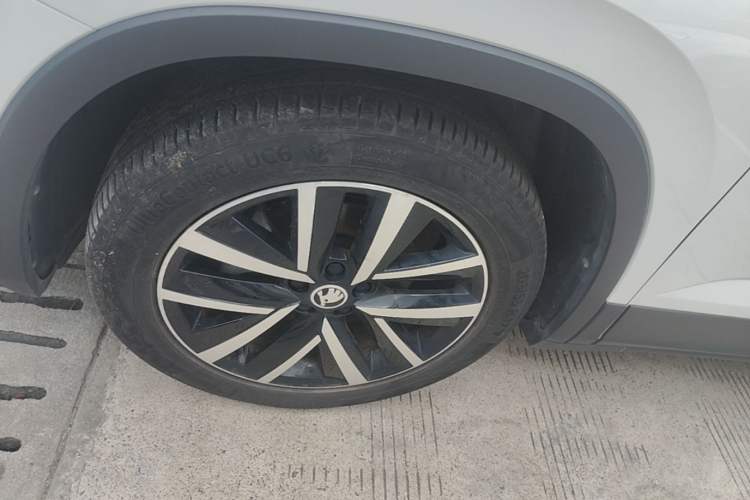 Used Skoda Kamiq 2020 1.5L Automatic Comfort Edition Left Front Wheel Hub