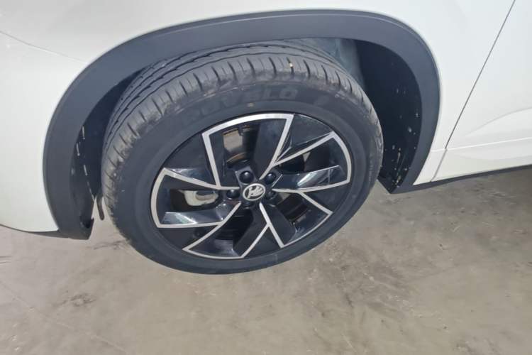 Used Skoda Kamiq 2020 Facelifted GT TSI 230 DSG Flagship Edition China VI Standard Left Front Wheel Hub