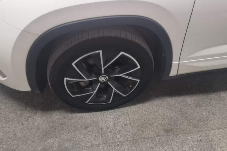 Used Skoda Kamiq 2020 Facelifted GT TSI 230 DSG Flagship Edition China VI Standard Left Front Wheel Hub