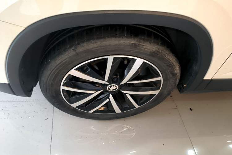 Used Skoda Kamiq 2020 1.5L Automatic Comfort Edition Left Front Wheel Hub