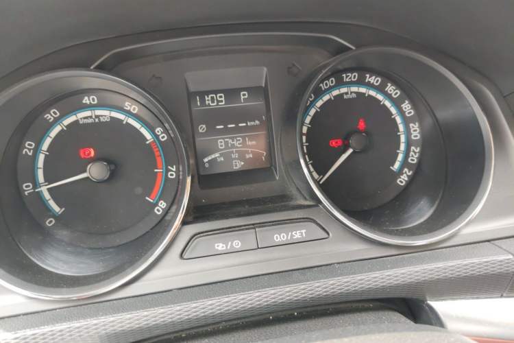 Used Skoda Kamiq 2020 1.5L Automatic Comfort Edition Odometer Close Up