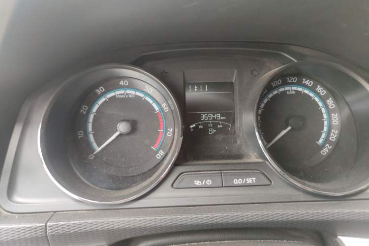 Used Skoda Kamiq 2020 1.5L Automatic Standard Edition Odometer Close Up