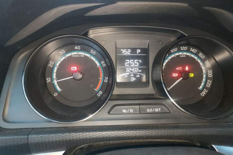 Used Skoda Kamiq 2020 1.5L Automatic Comfort Edition Odometer Close Up