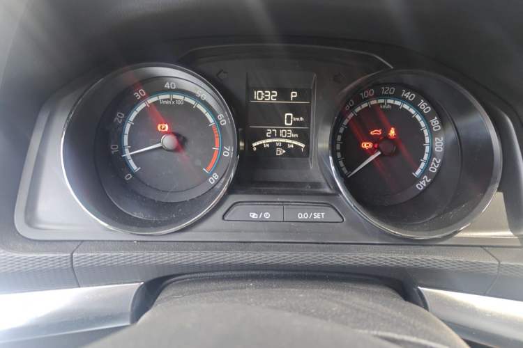 Used Skoda Kamiq 2020 1.5L Automatic Comfort Edition Odometer Close Up