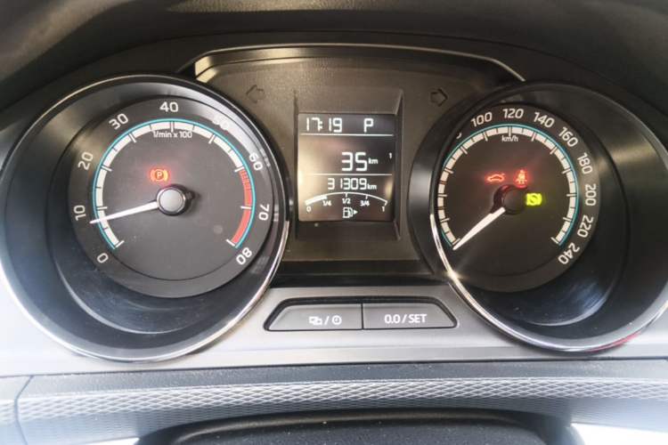 Used Skoda Kamiq 2020 1.5L Automatic Standard Edition Odometer Close Up