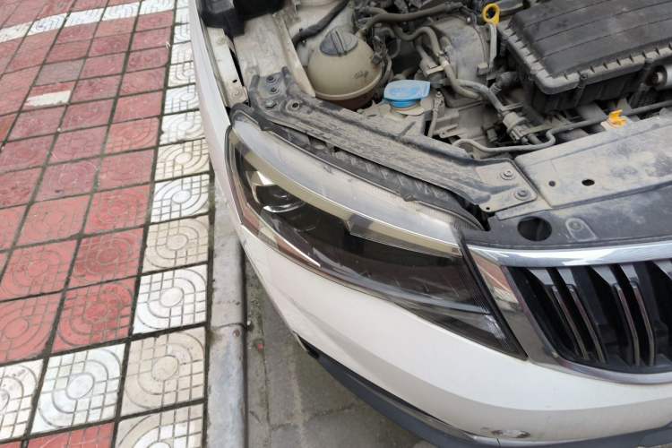 Used Skoda Kamiq 2020 1.5L Automatic Comfort Edition Right Front Headlight