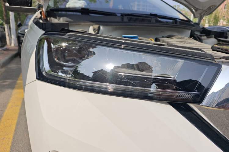 Used Skoda Kamiq 2020 Facelifted GT TSI 230 DSG Flagship Edition China VI Standard Right Front Headlight