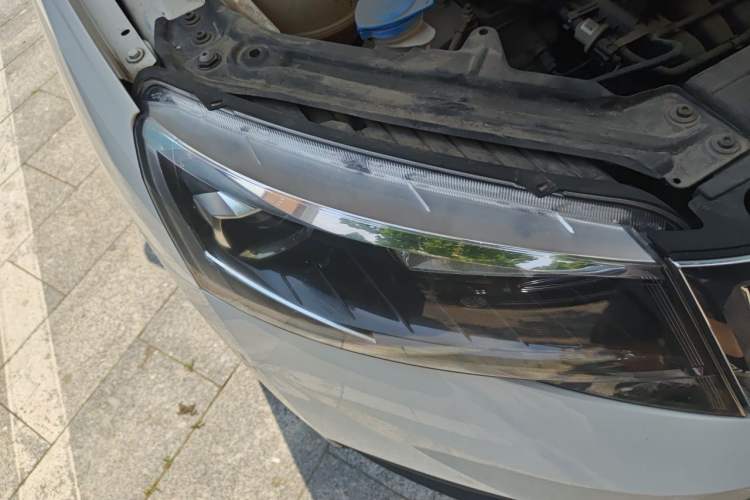 Used Skoda Kamiq 2020 1.5L Automatic Comfort Edition Right Front Headlight