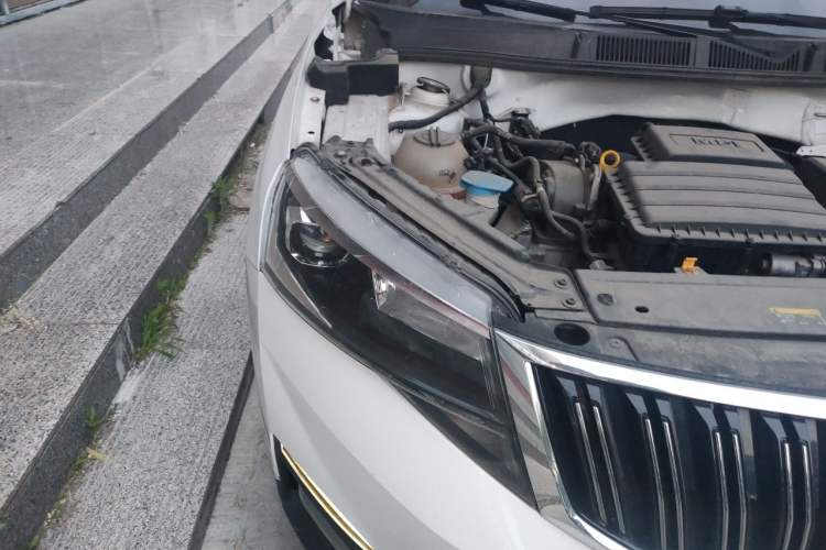 Used Skoda Kamiq 2020 1.5L Automatic Comfort Edition Right Front Headlight