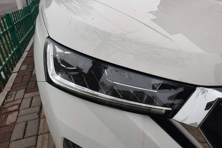 Used Skoda Kamiq 2020 Facelifted GT TSI 230 DSG Comfort Edition China VI Standard Right Front Headlight