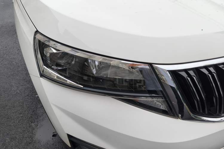 Used Skoda Kamiq 2020 1.5L Automatic Comfort Edition Right Front Headlight