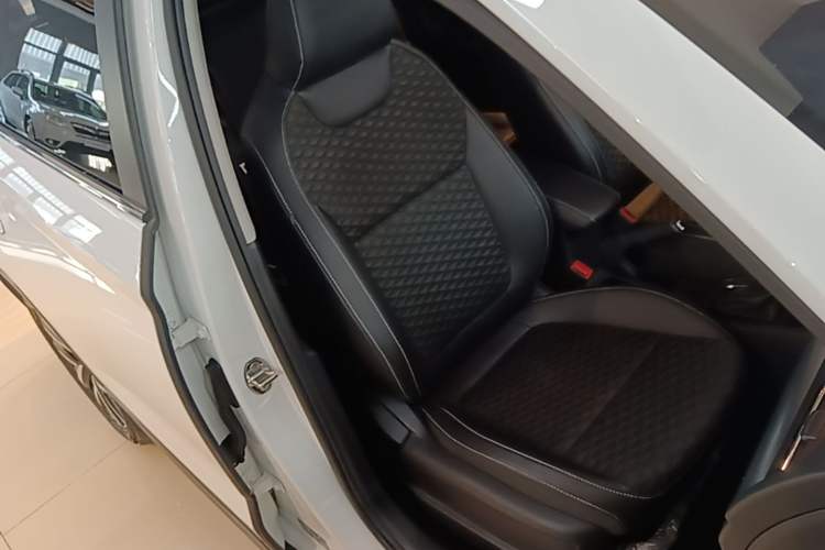 Used Skoda Kamiq 2020 1.5L Automatic Comfort Edition Right Front Seat