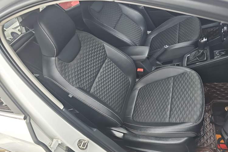 Used Skoda Kamiq 2020 1.5L Automatic Comfort Edition Right Front Seat