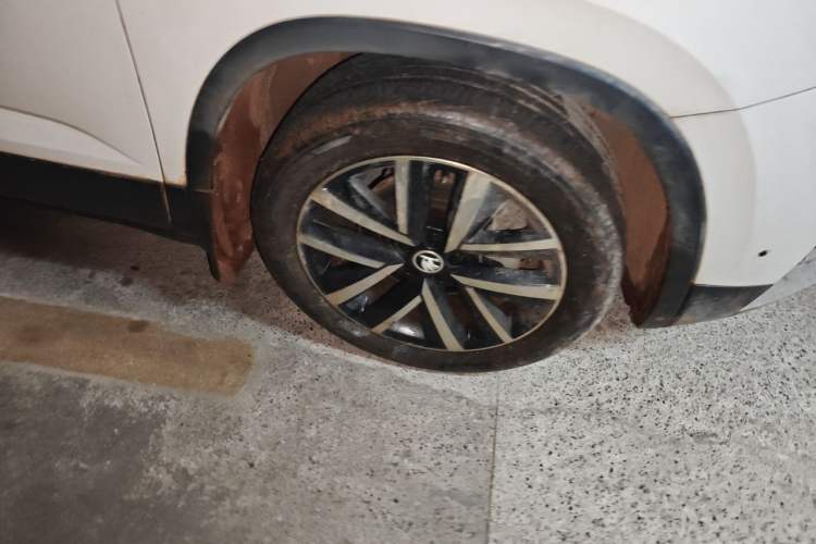 Used Skoda Kamiq 2020 1.5L Automatic Comfort Edition Right Front Wheel Hub
