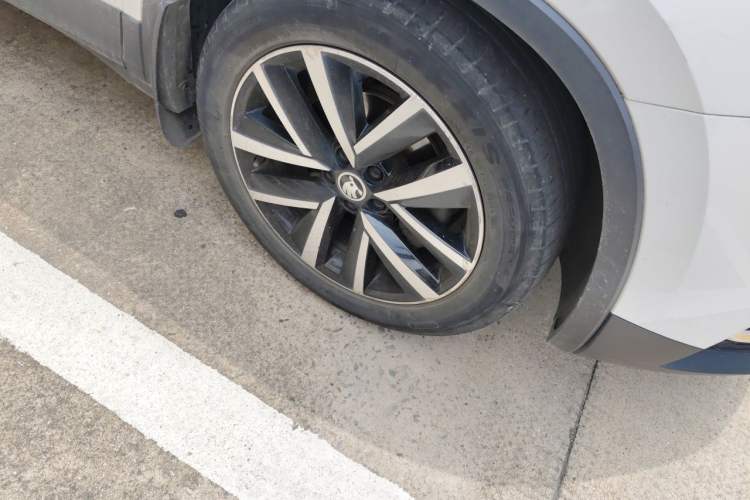 Used Skoda Kamiq 2020 1.5L Automatic Comfort Edition Right Front Wheel Hub