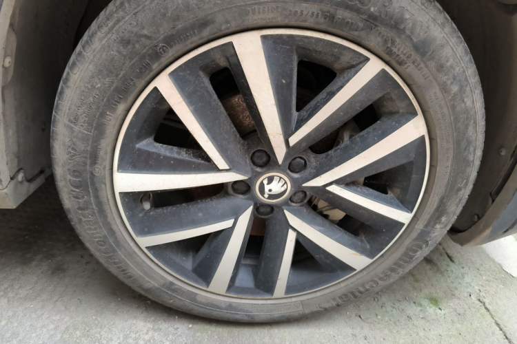 Used Skoda Kamiq 2020 1.5L Automatic Comfort Edition Right Front Wheel Hub