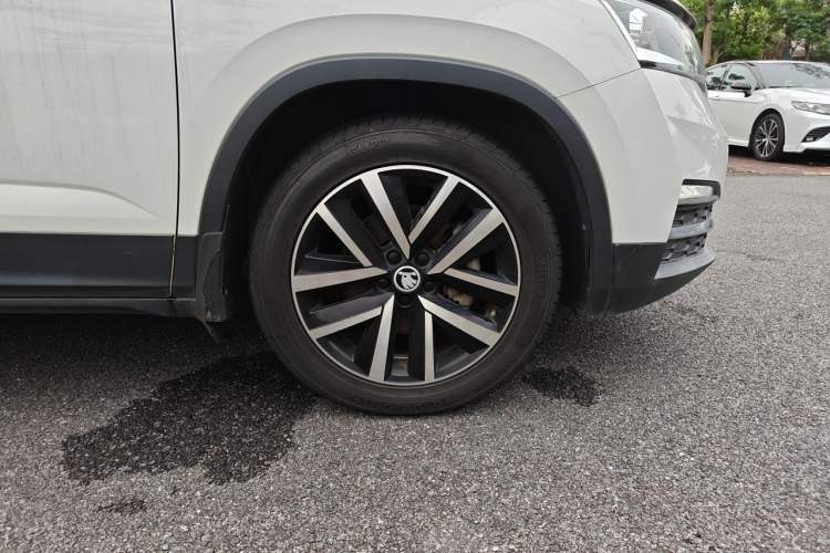 Used Skoda Kamiq 2020 1.5L Automatic Comfort Edition Right Front Wheel Hub