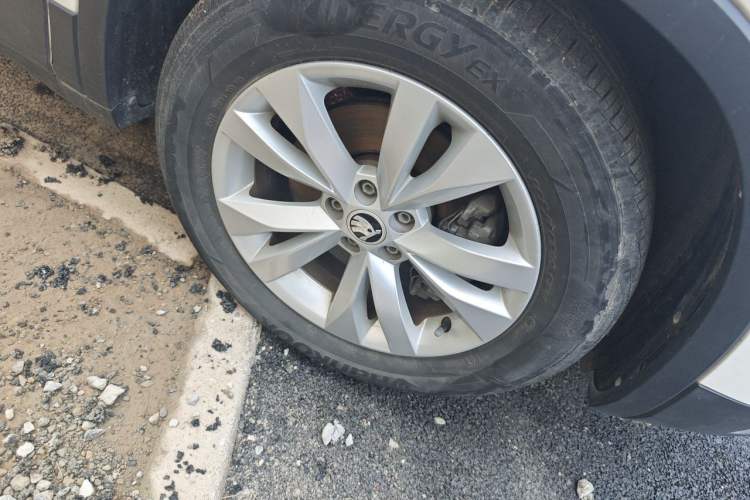 Used Skoda Kamiq 2020 1.5L Automatic Standard Edition Right Front Wheel Hub