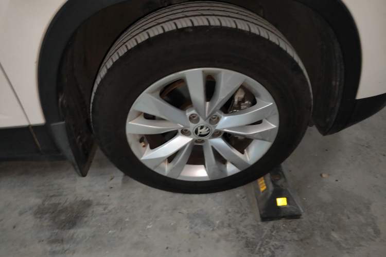 Used Skoda Kamiq 2020 1.5L Automatic Standard Edition Right Front Wheel Hub