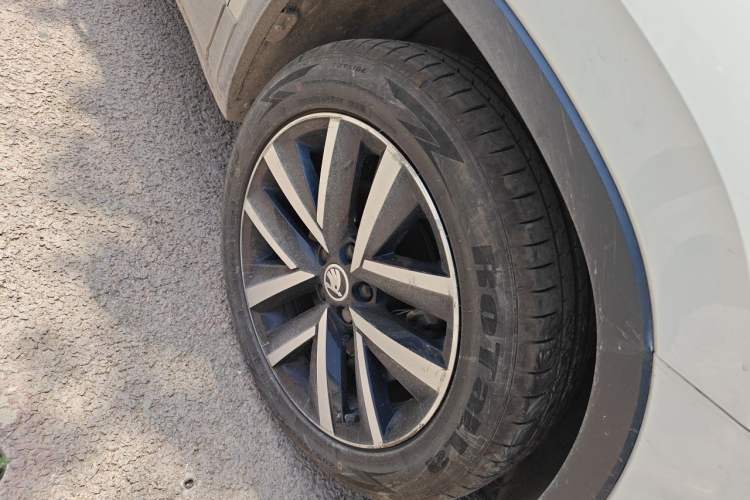 Used Skoda Kamiq 2020 1.5L Manual Comfort Edition Right Front Wheel Hub