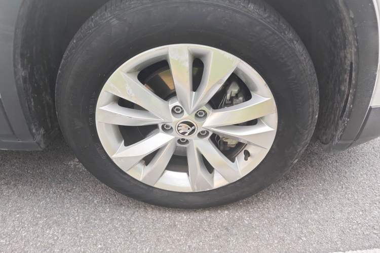 Used Skoda Kamiq 2020 1.5L Automatic Standard Edition Right Front Wheel Hub