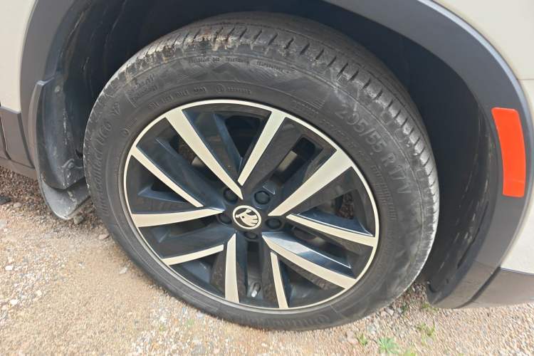 Used Skoda Kamiq 2020 1.5L Automatic Comfort Edition Right Front Wheel Hub