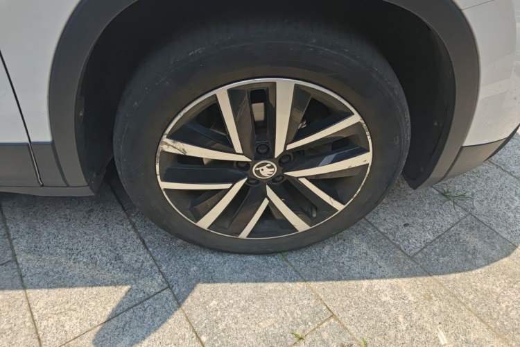 Used Skoda Kamiq 2020 1.5L Automatic Comfort Edition Right Front Wheel Hub