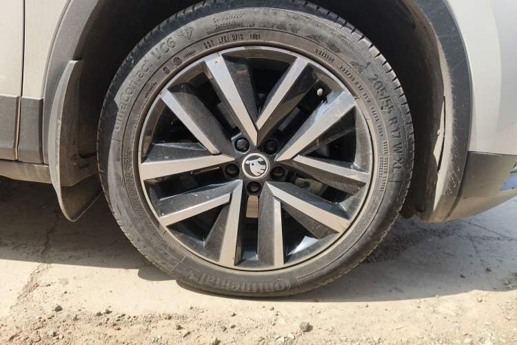 Used Skoda Kamiq 2020 1.5L Manual Comfort Edition Right Front Wheel Hub