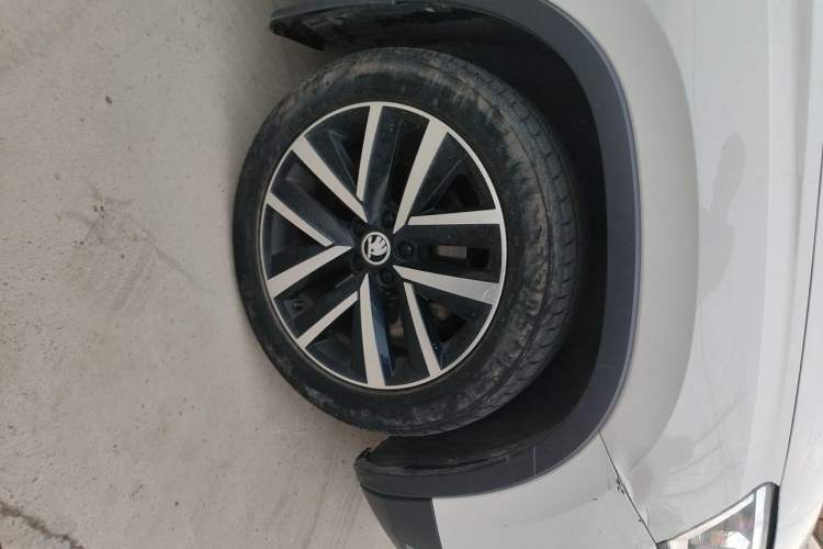 Used Skoda Kamiq 2020 1.5L Automatic Comfort Edition Right Front Wheel Hub